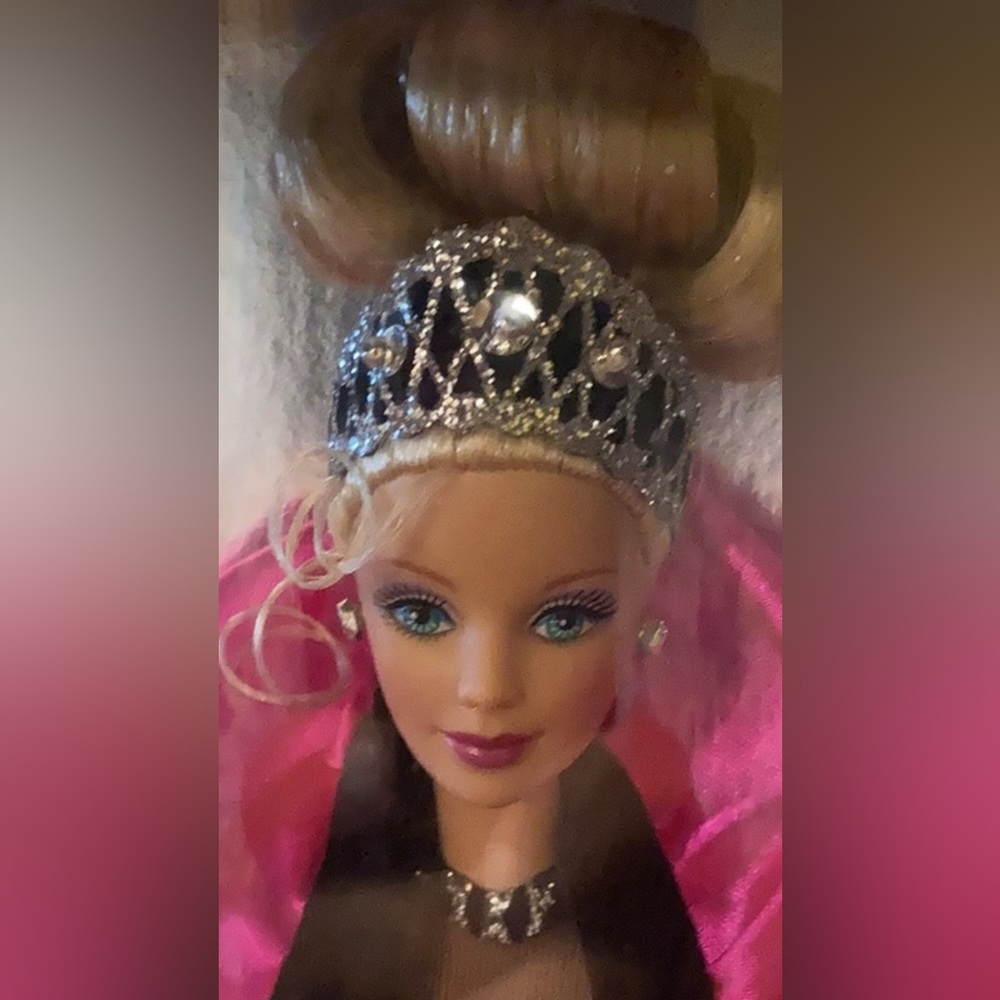 NWT 1998 Happy Holidays Barbie